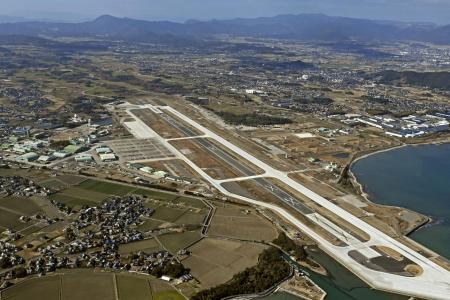 福岡・築城基地の滑走路延長着手 普天間返還条件で防衛省 | 高知新聞
