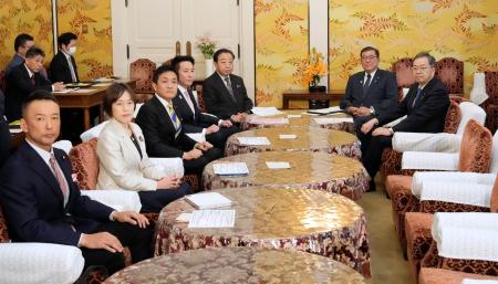 首相、トランプ氏と電話会談調整 閣僚会議設置へ、野党に協力要請 | 高知新聞