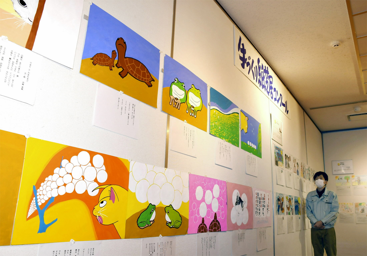 独創的手作り紙芝居14点 コンクール入賞作展示 いの町・紙の博物館