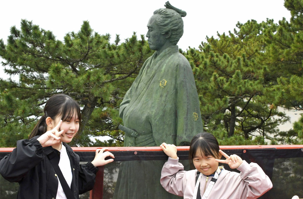 高さ13メートル！坂本龍馬像の目線で太平洋を望む 「龍馬に大接近
