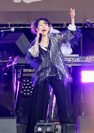 明菜さん熱唱「生きてたぞ！」 大分の野外フェスで、大歓声に | 高知新聞