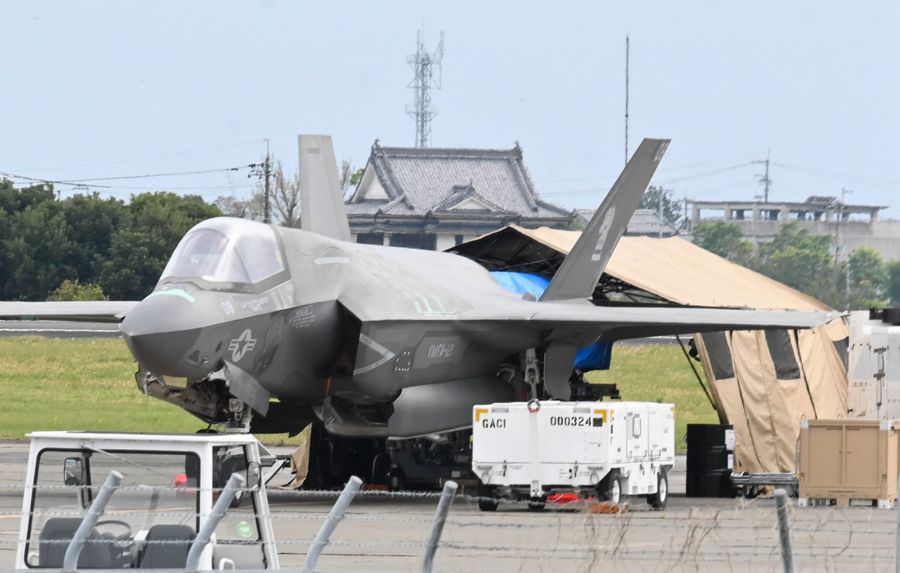 戦闘機を整備する様子は見られなかった（２０日午後３時４０分ごろ、高知龍馬空港）