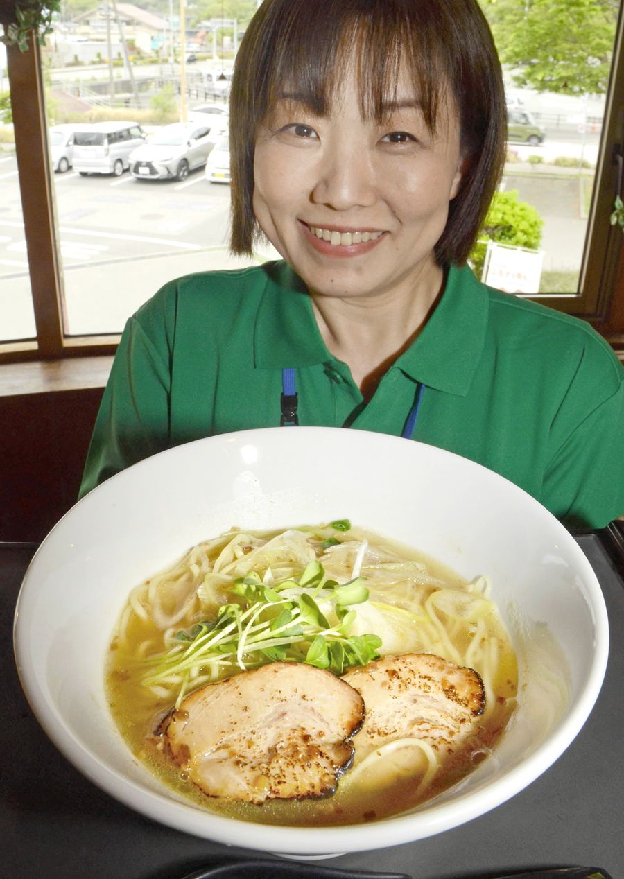 ３種の県産地鶏を使った土佐地鶏と魚だし塩ラーメン（南国市左右山）