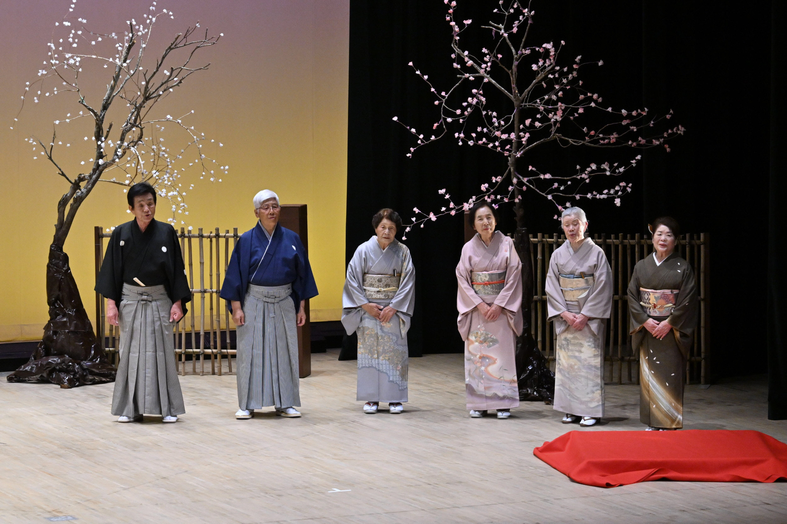土佐清水詩吟公演 朗々と幕 30回目の節目に33人披露 | 高知新聞
