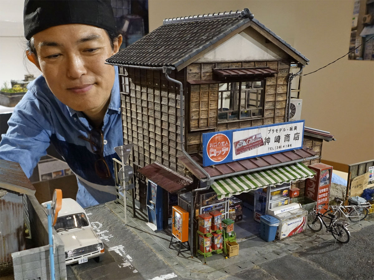 空気感さえもミニチュアに「情景師アラーキー」昭和の店舗、精緻に再現