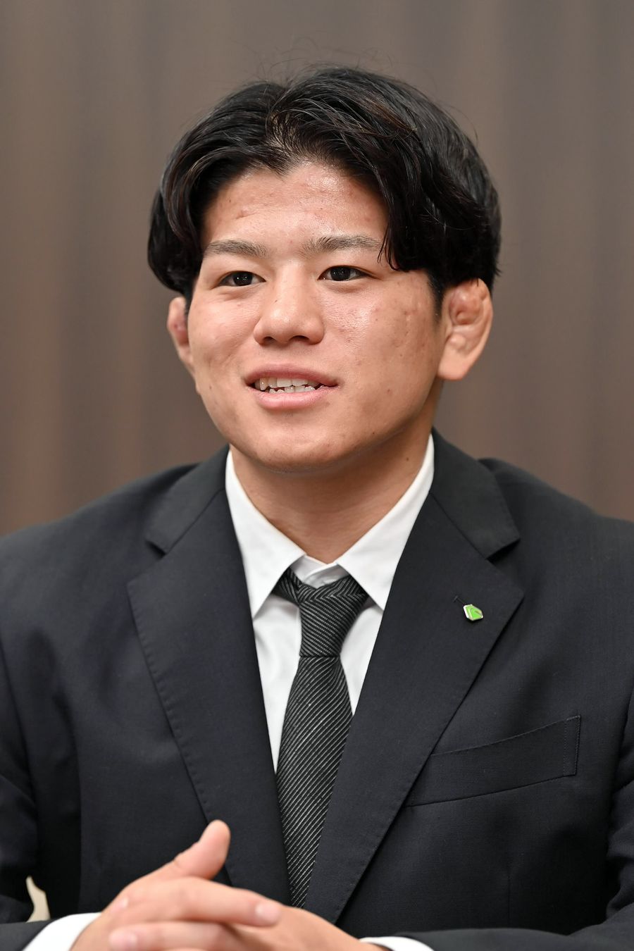五輪２連覇へ、「チャレンジャーの気持ちを忘れない」と意気込む清岡幸大郎選手（高知市本町４丁目の高知新聞社＝森本敦士撮影）