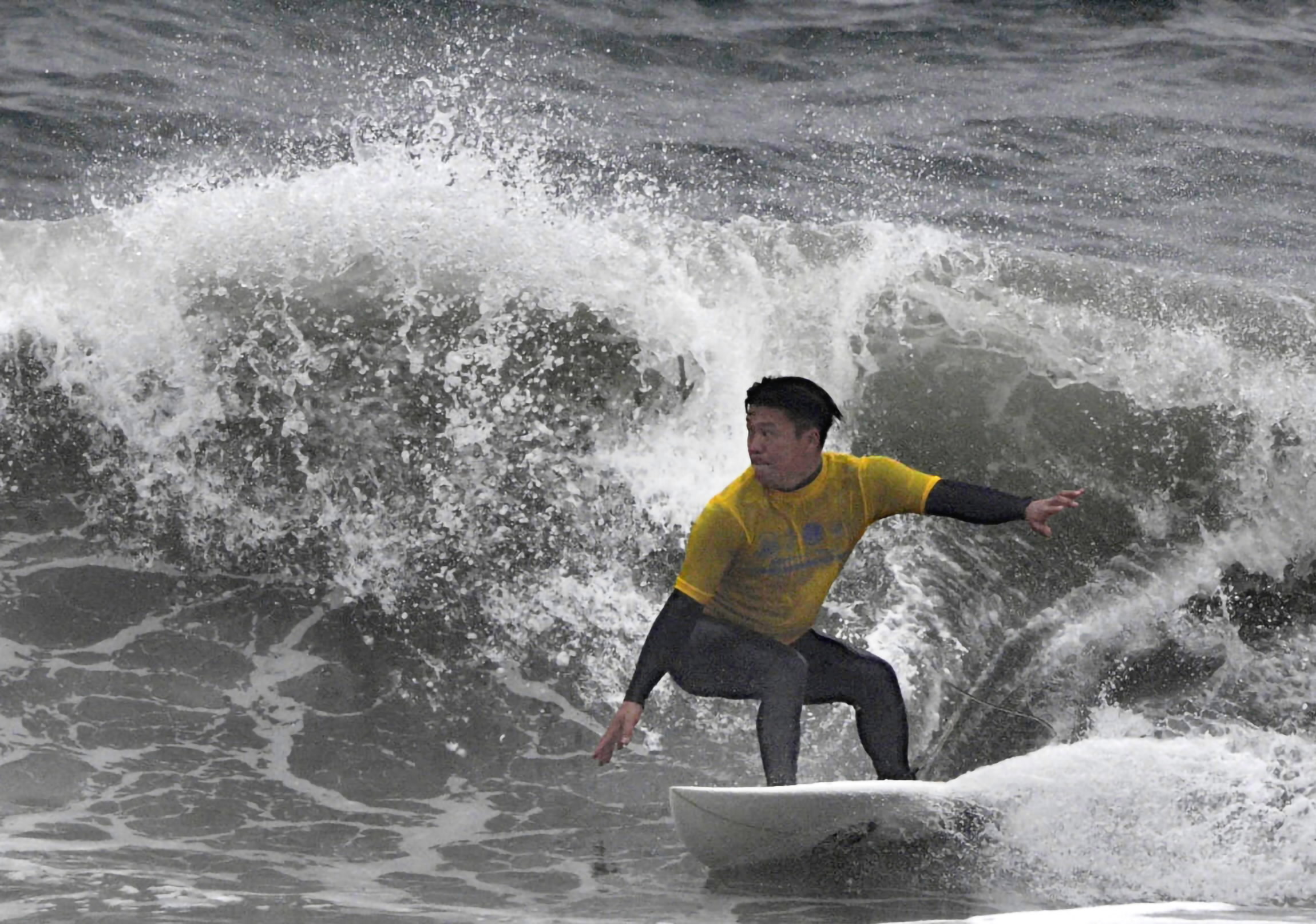 全文公開】ビッグウェーブ乗って大技 東洋町でサーフィン全国大会