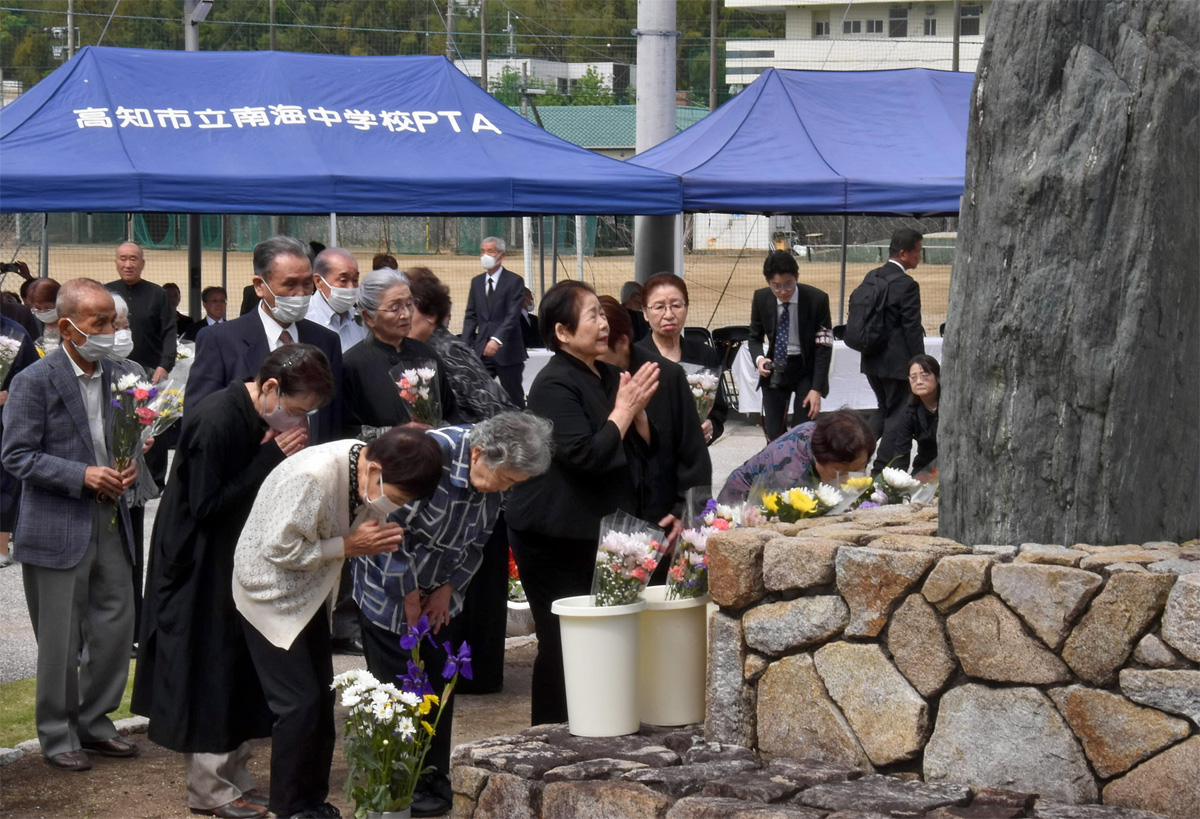 紫雲丸事故「語り継ぐ」 高知市の南海中 慰霊式に220人 | 高知新聞