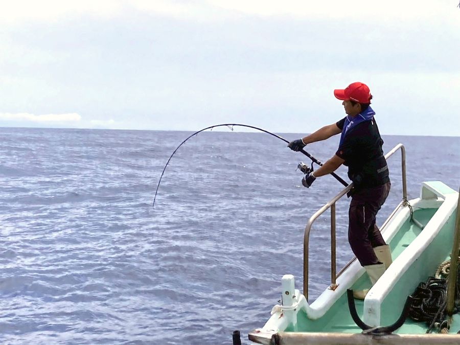 体全体で耐える、マグロとのファイト