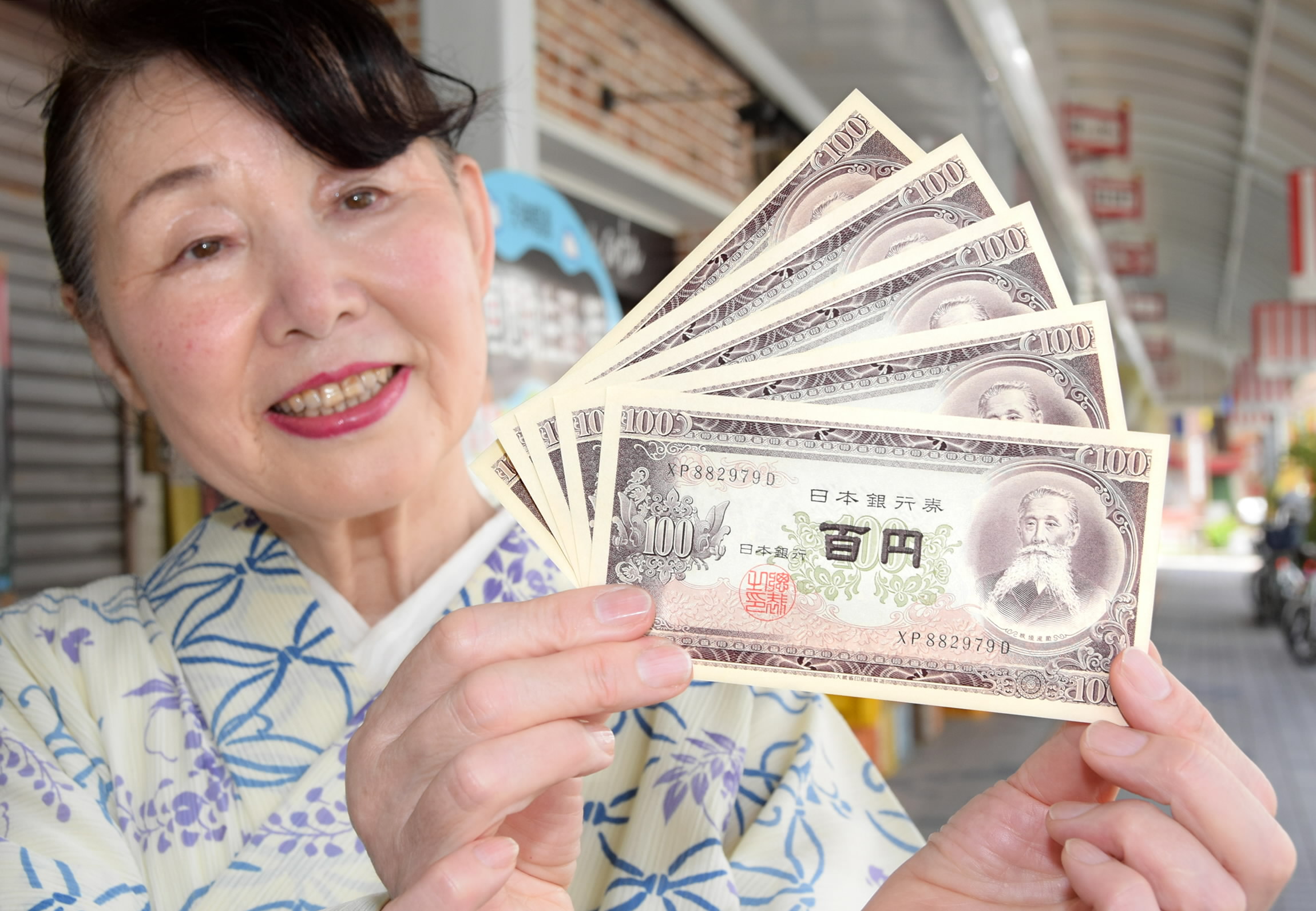 板垣退助の百円札がお釣りに 高知市の天神橋通商店街で 5／24