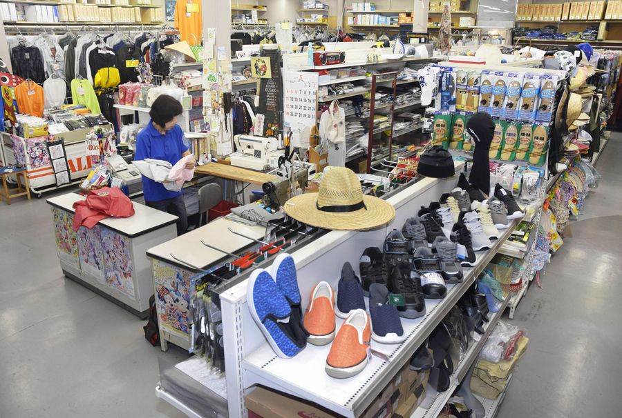 １７８平方メートルの店内にはさまざまな商品が陳列されている