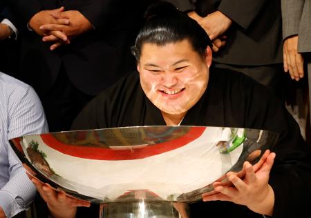 大の里「すごく充実」 千秋楽パーティー | 高知新聞