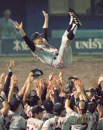 長嶋氏、監督で5度のリーグ制覇 日本一2度、指導者でも人気 | 高知新聞