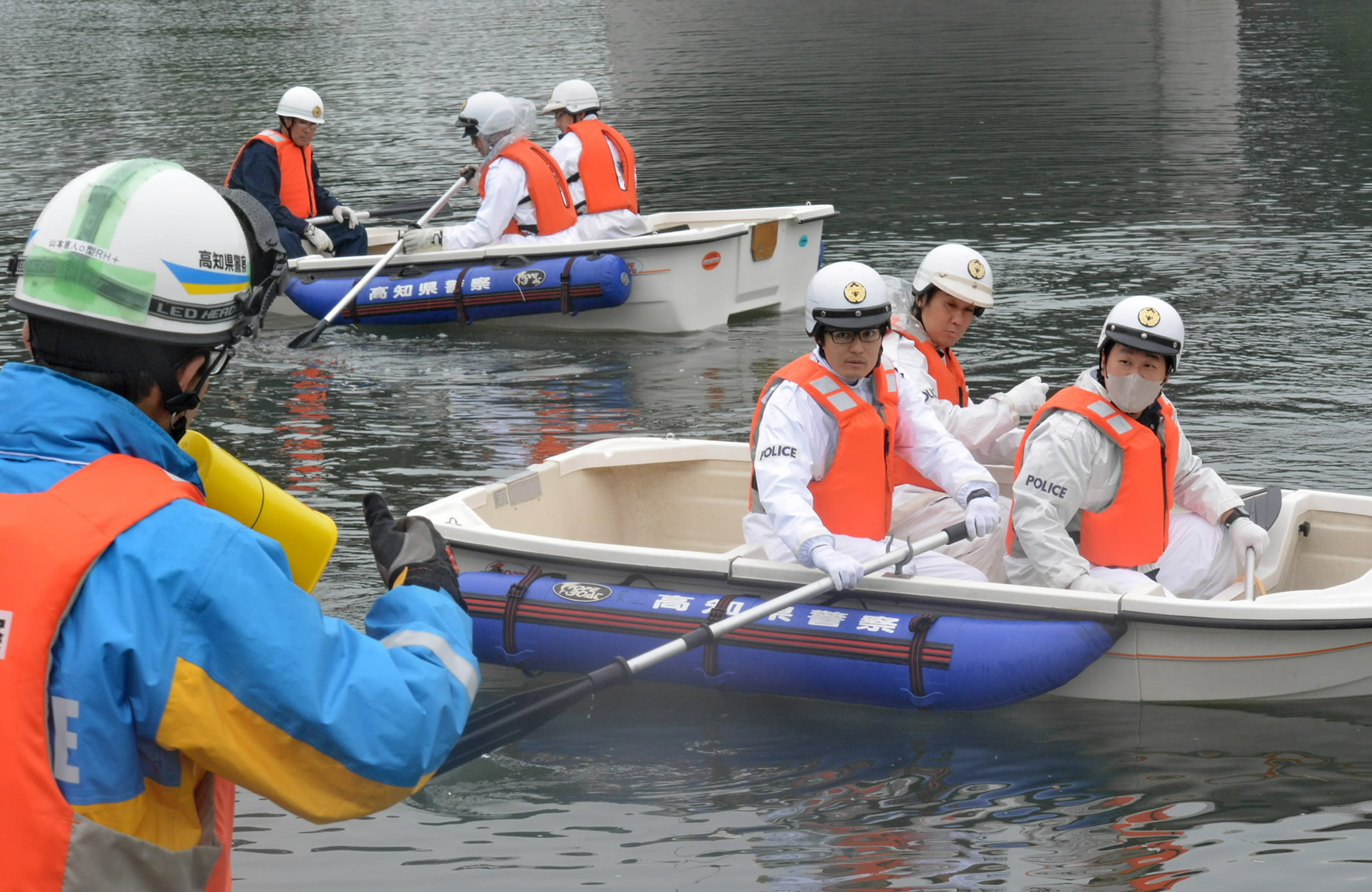 夏本番を前に高知東署が国分川で水難救助訓練 昨年は管内で2件の水難