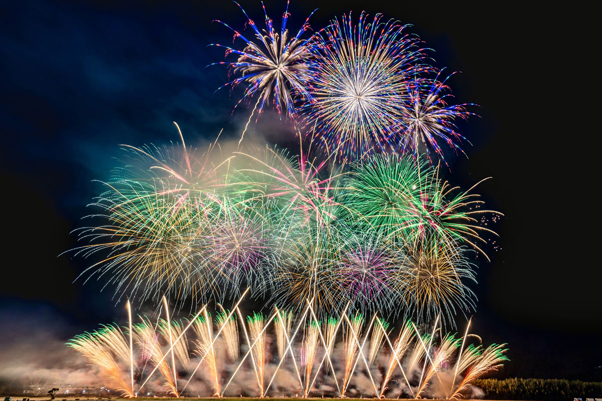 今年も西日本最大級「にし阿波の花火」徳島で一流花火師が2万発超の夢