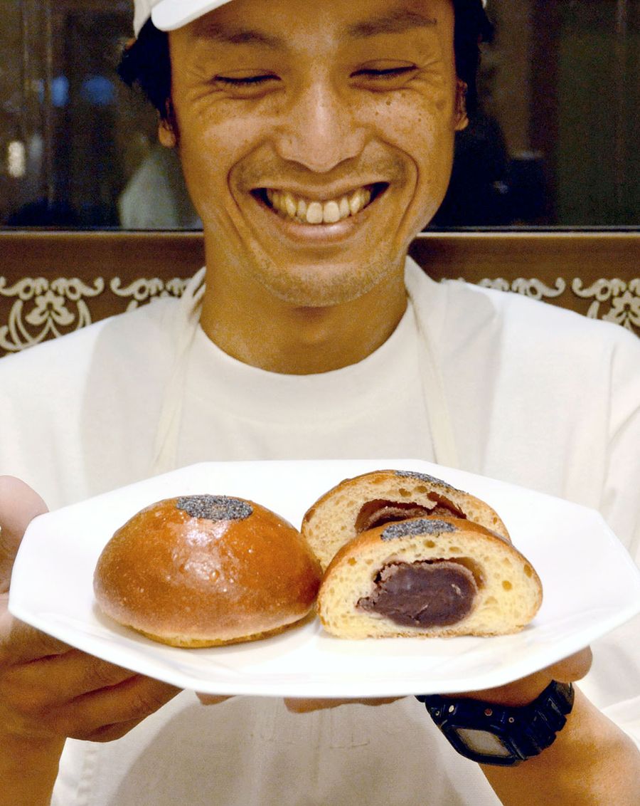 高知県産小豆を使った「ブリオッシュあんぱん」（東京都の日本橋三越本店＝村上和陽撮影）