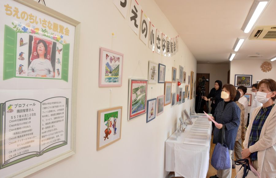 隅田智恵さんが描いたイラストの作品展覧会（佐川町甲）