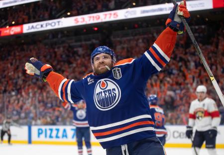 NHL、オイラーズが先勝 スタンリー杯決勝 | 高知新聞