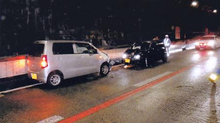 中央道の逆走運転手は99歳 岐阜・中津川、衝突の40代重傷 | 高知新聞