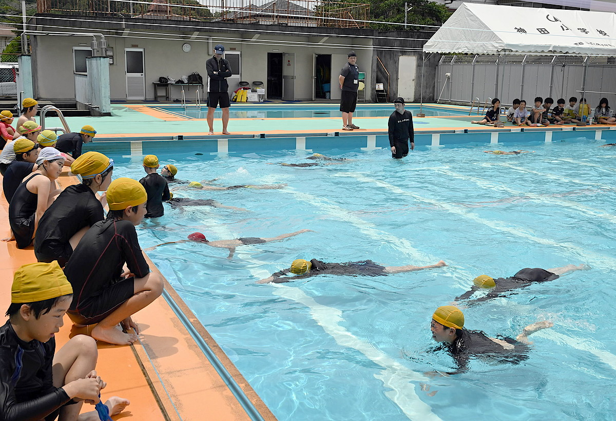 水深浅く、バディ徹底 高知市内の小中学校が授業再開 安全対策を強化
