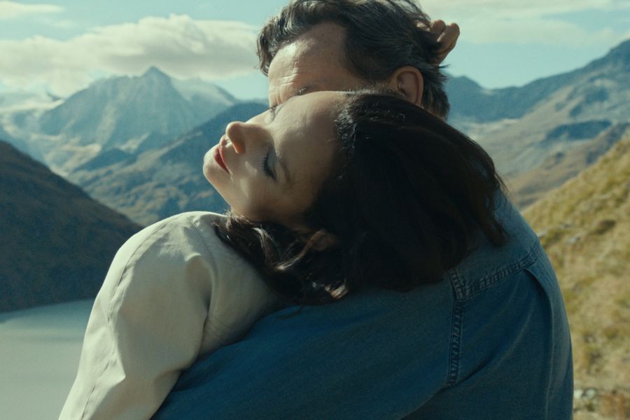 映画「山逢いのホテルで」