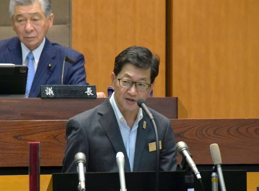 県議会で質問に答える浜田省司知事