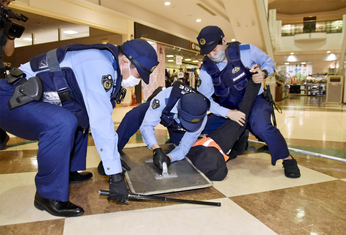商業施設でテロ？その時訓練で知る高知県警の「本気度」化学兵器