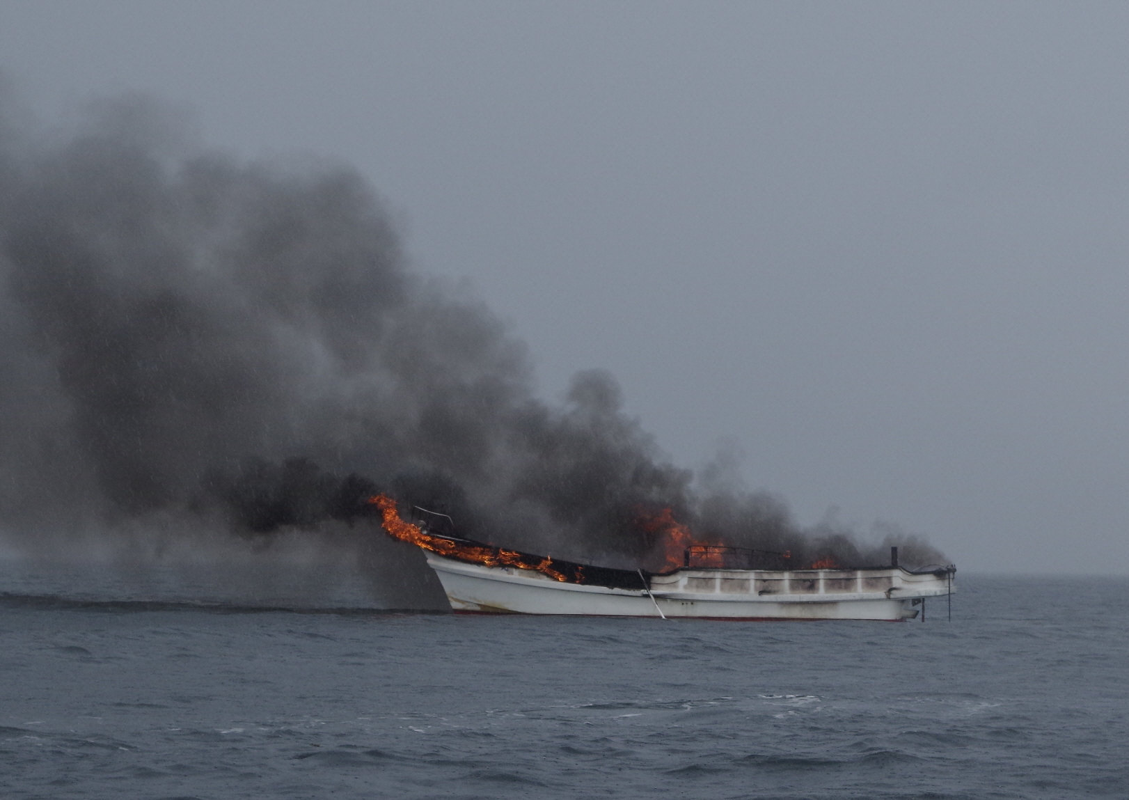 火災で漁船が沈没 船長はけがなし 高知県大月町沖 | 高知新聞