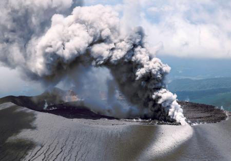 新燃岳周辺、警戒続く 噴火1週間 | 高知新聞