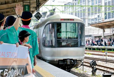 豪華寝台特急、30日ラストラン 引退「カシオペア」仙台駅を出発