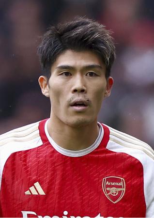 冨安健洋、アーセナル退団 右膝手術で長期離脱 | 高知新聞