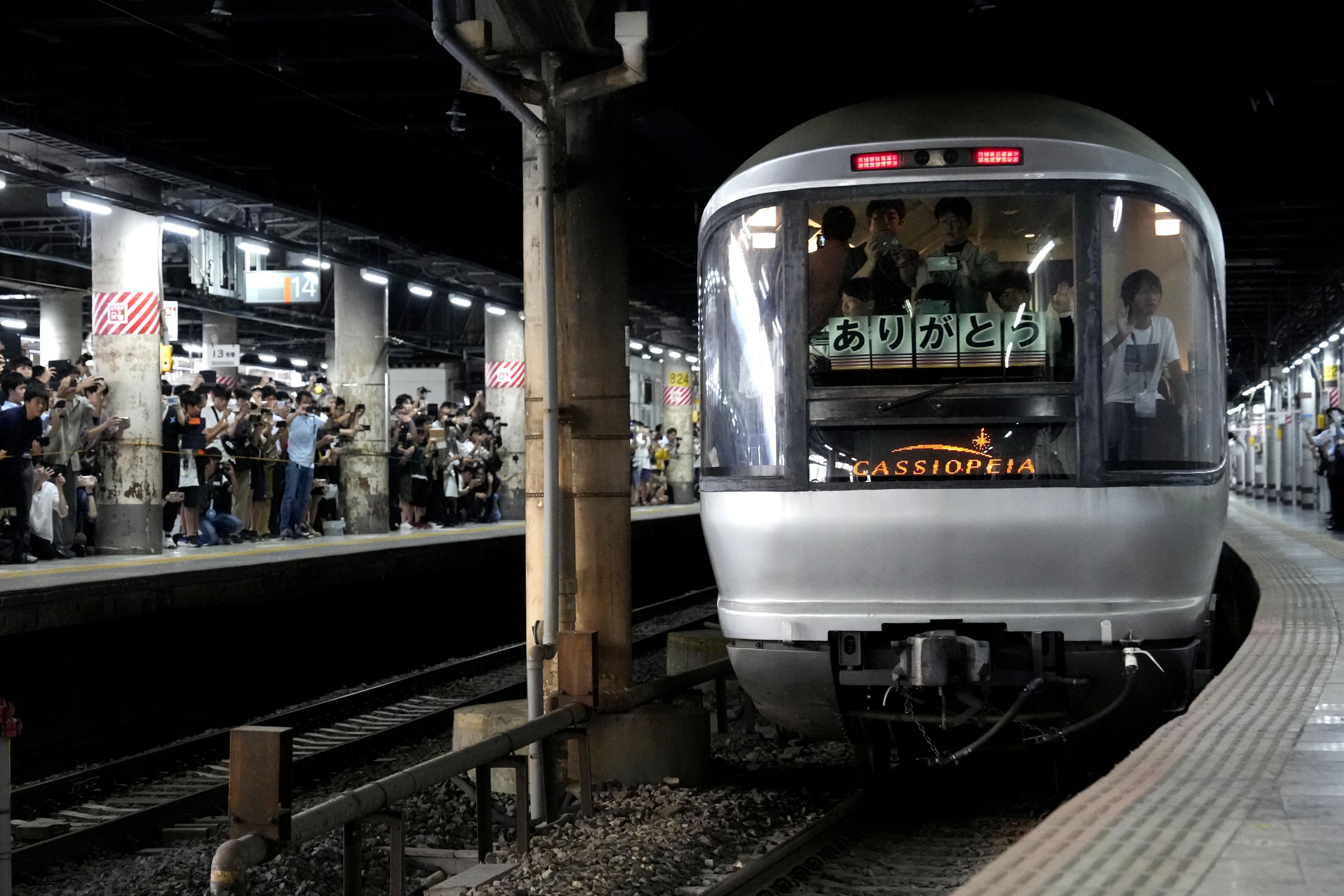 ち*よ様 【早いもの勝ち】 JRＥ26系　寝台特急カシオペア　乗った思い出に 最 さよなら寝台特急カシオペア 北海道と本州結んだ列車 | 高知新聞
