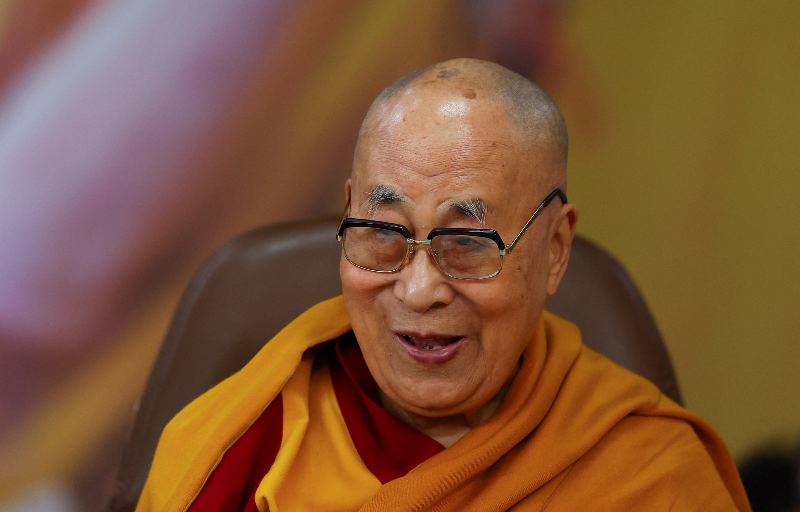 ダライ・ラマ 90歳の誕生日 非暴力で平和求め続ける | 高知新聞