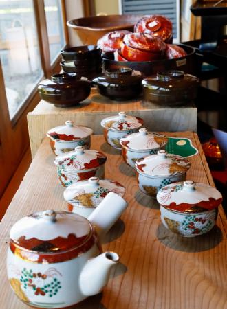 被災した輪島塗、北海道で販売 常盤貴子さんらが発案 | 高知新聞