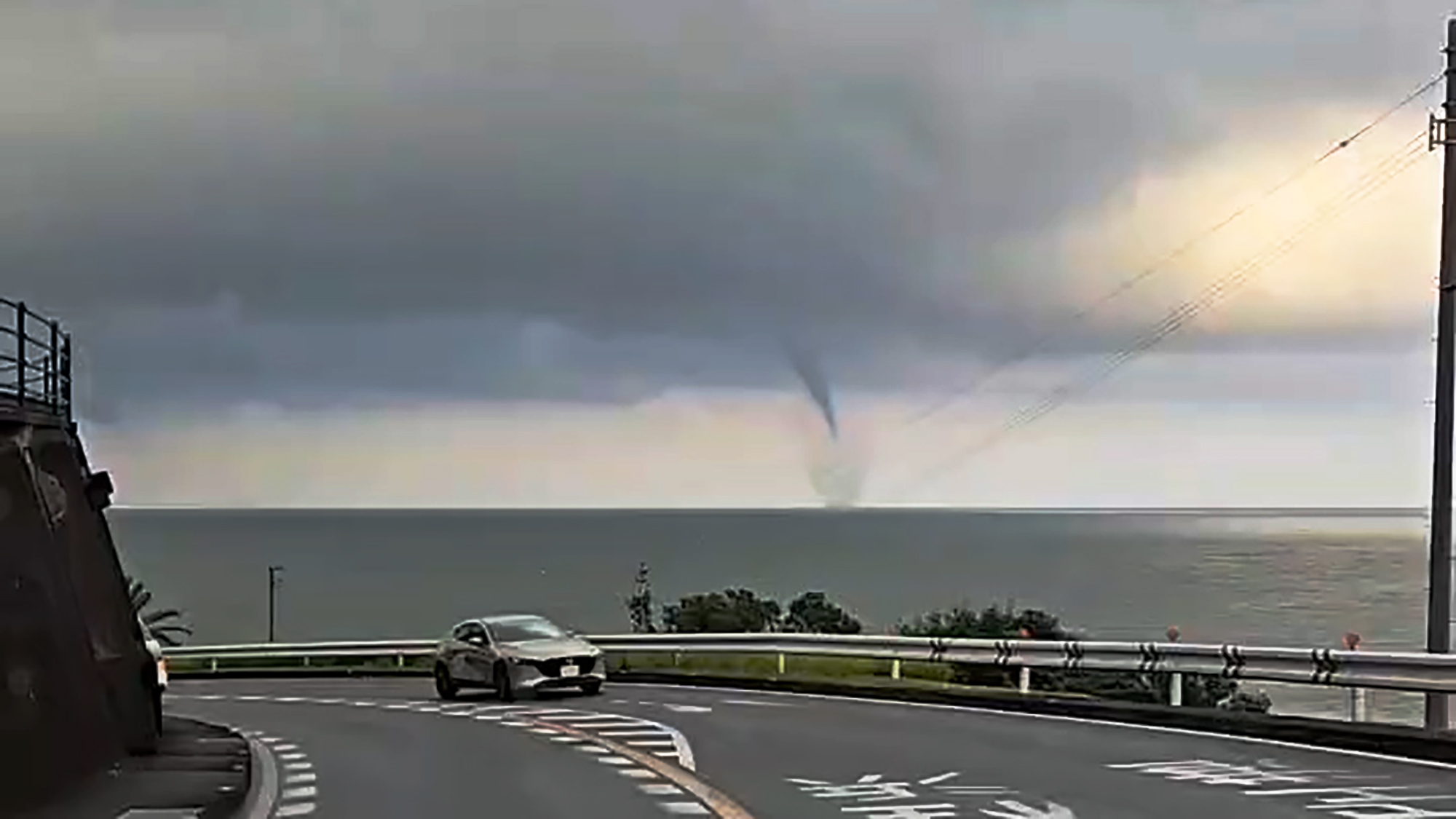 動画】高知沖で竜巻か、高知市で目撃 7／17は激しい風雨に注意