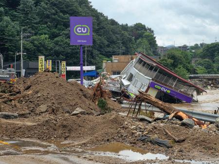 韓国豪雨、17人死亡11人不明 李大統領「復旧に総力」 | 高知新聞