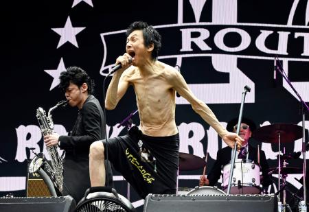 フジロック開幕】骨折の甲本ヒロトが雄たけび「世の中がどんどん壊れて