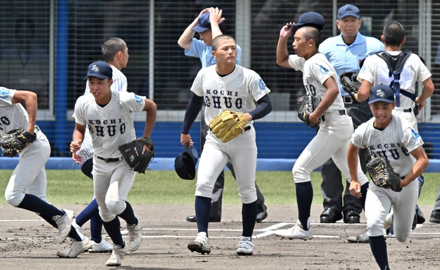 甲子園の高知中央高校、今年のユニは「PL学園風」実は監督がOB 