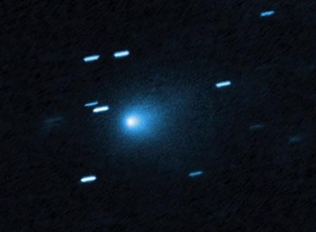 太陽系外から飛来した彗星を撮影 NASAハッブル宇宙望遠鏡