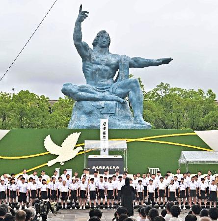 奇蹟と祈り 平和祈念式典で「クスノキ」合唱 福山雅治さんの楽曲 | 高知新聞