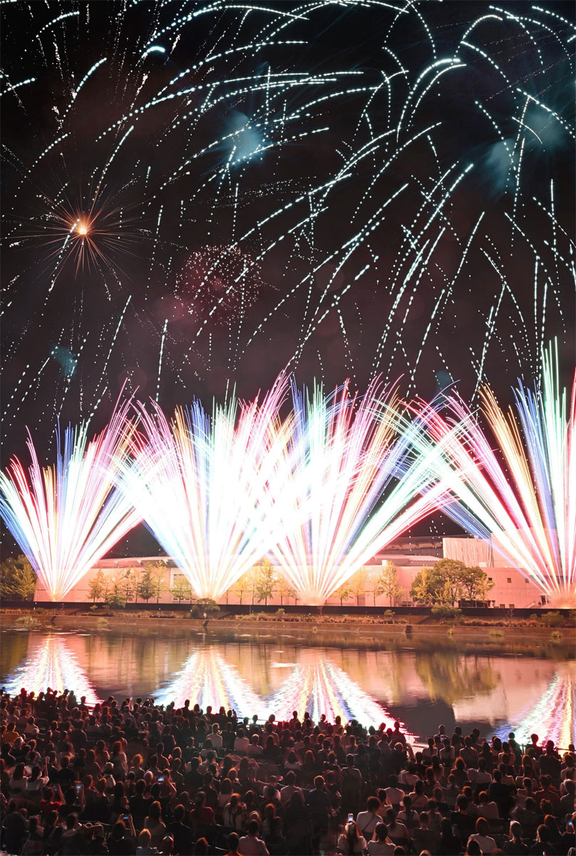 どどん、どっかーん、きらきらきら…… 大輪4000発 高知市で納涼花火