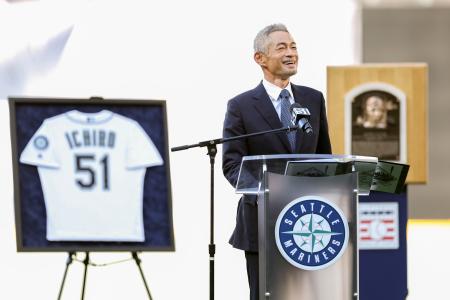 背番号51、永久欠番式典 イチローさんに大歓声、シアトル