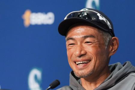 欠番式典「特別な景色、迫力」 イチローさん、シアトルで会見 | 高知新聞
