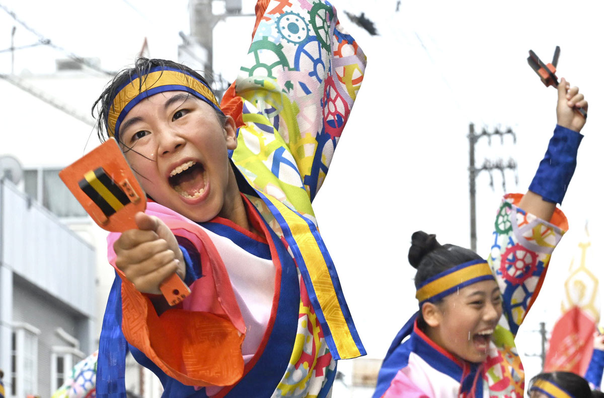 写真特集1日目】暑い、熱い とことん踊れ〈高知 よさこい 2025