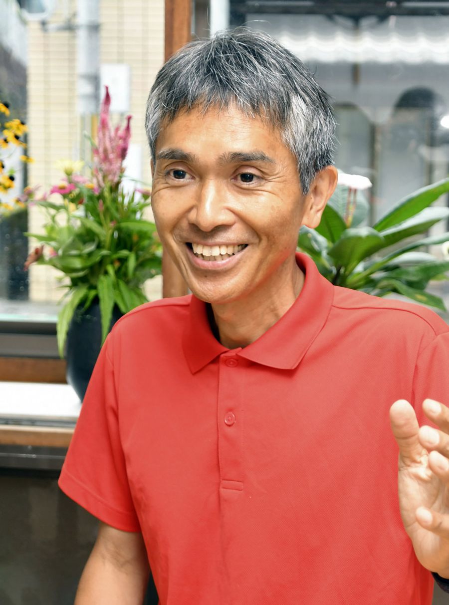 「全町民と会い、意見を政策に生かす」と話す片岡信博氏（仁淀川町大崎）