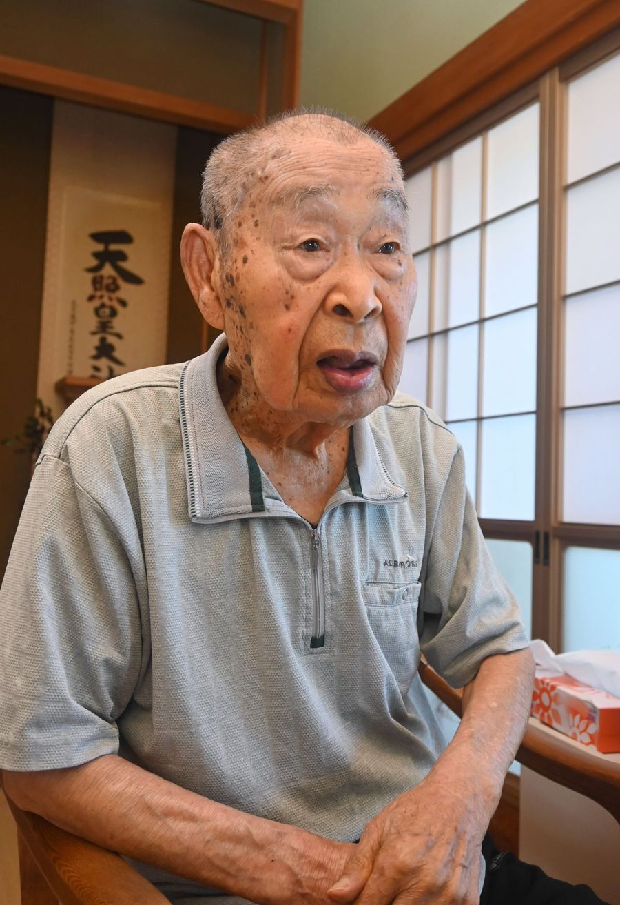 「歴史を伝えていかないかん」と爆発事故に思いをはせる小松敏彦さん（香南市夜須町手結山の自宅）