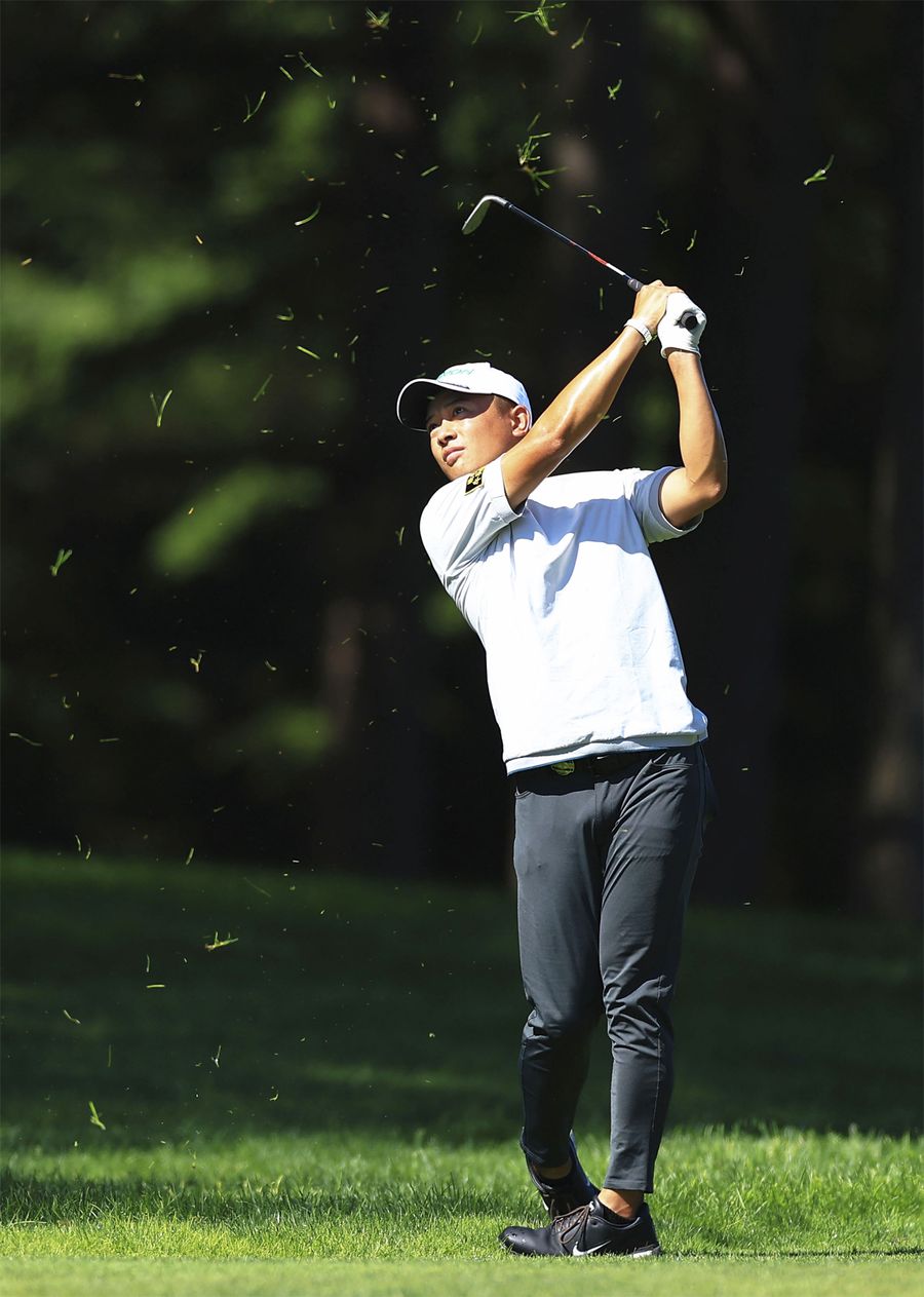 第２日、通算１５アンダーで４位の岡田晃平＝御前水ＧＣ