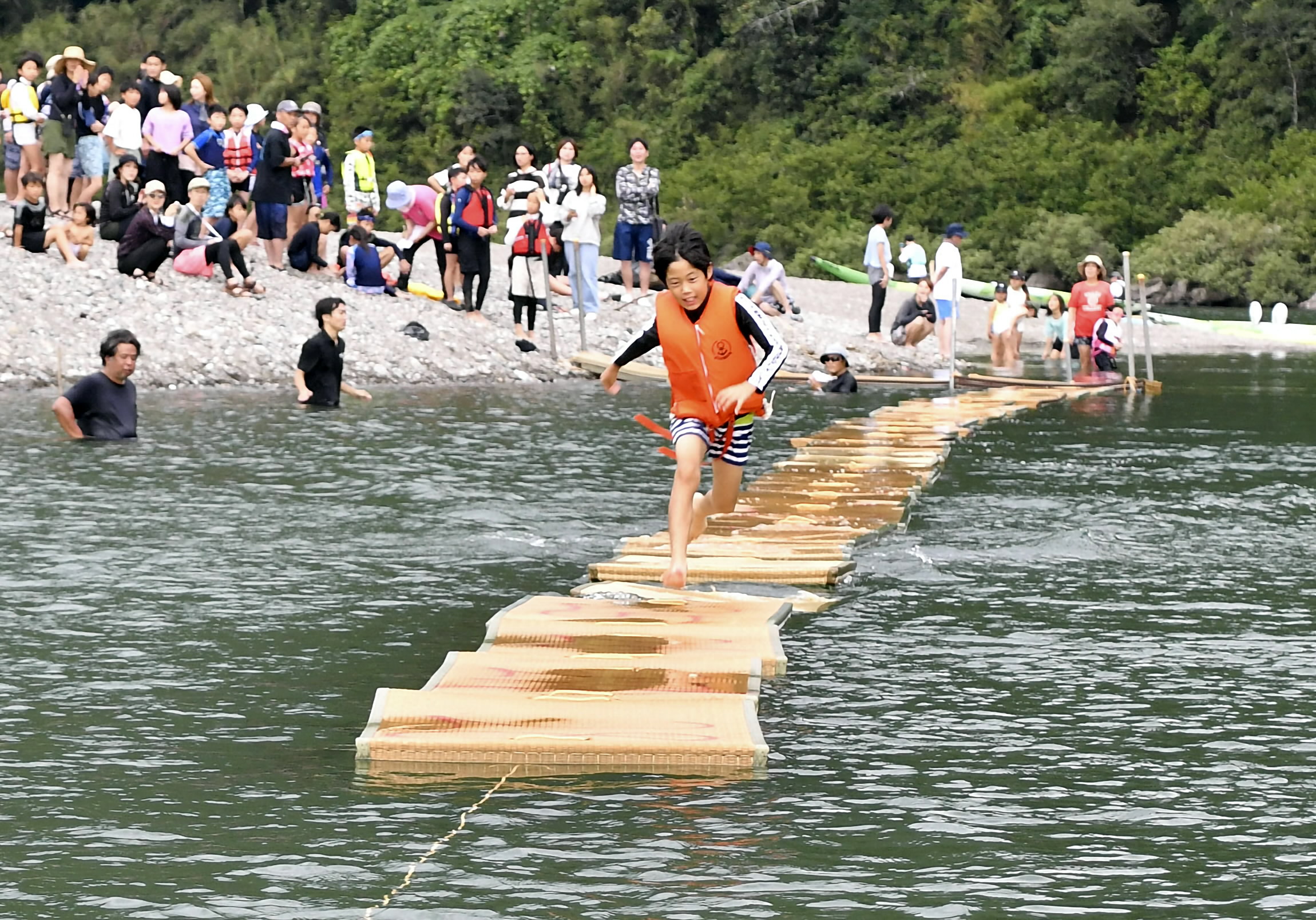 さらば「水上畳走り大会」主催団体高齢化で幕 高知県日高村能津地区