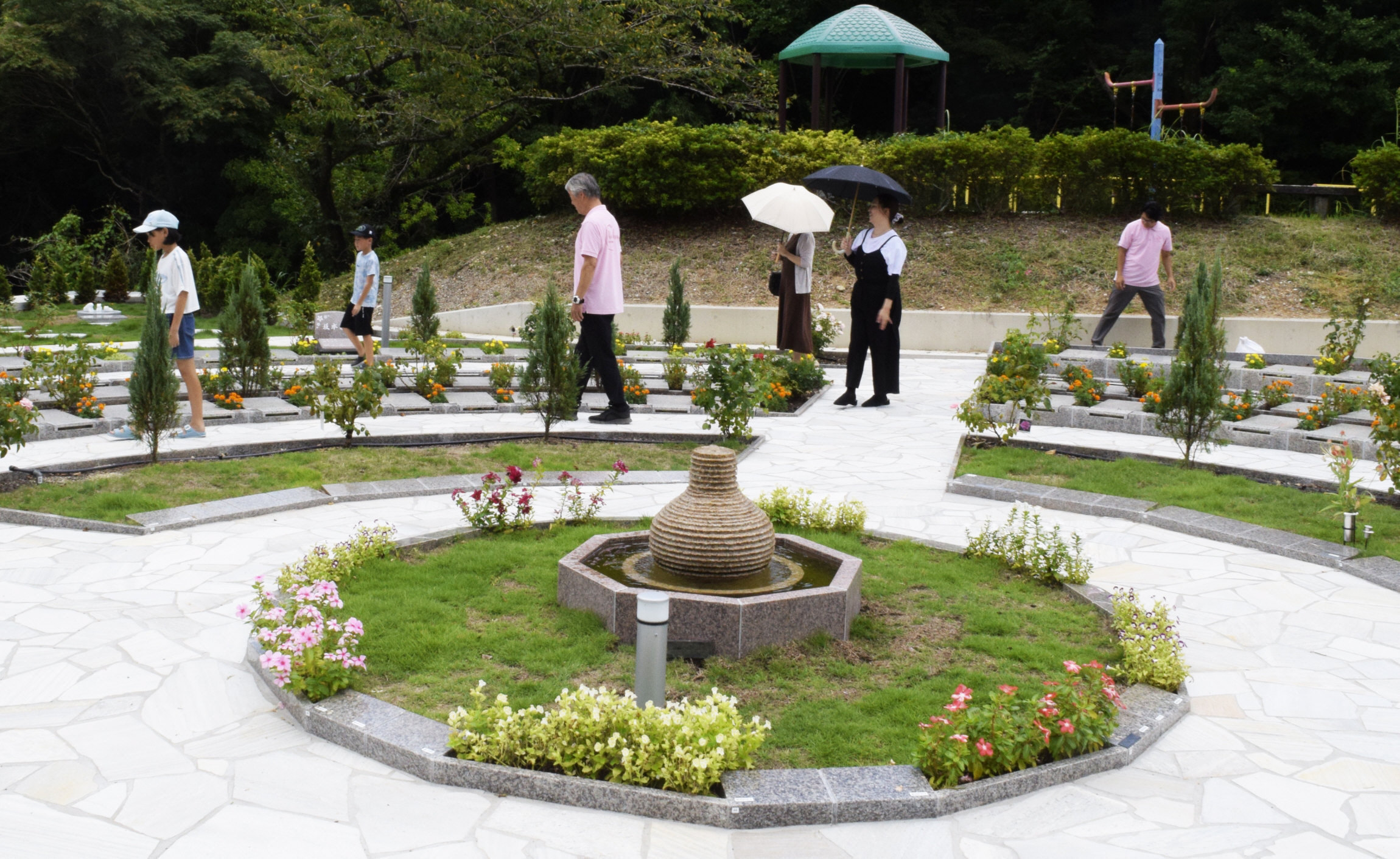 噴水、バラの花ヨーロッパの庭園ではありません 高知県内初の施設が