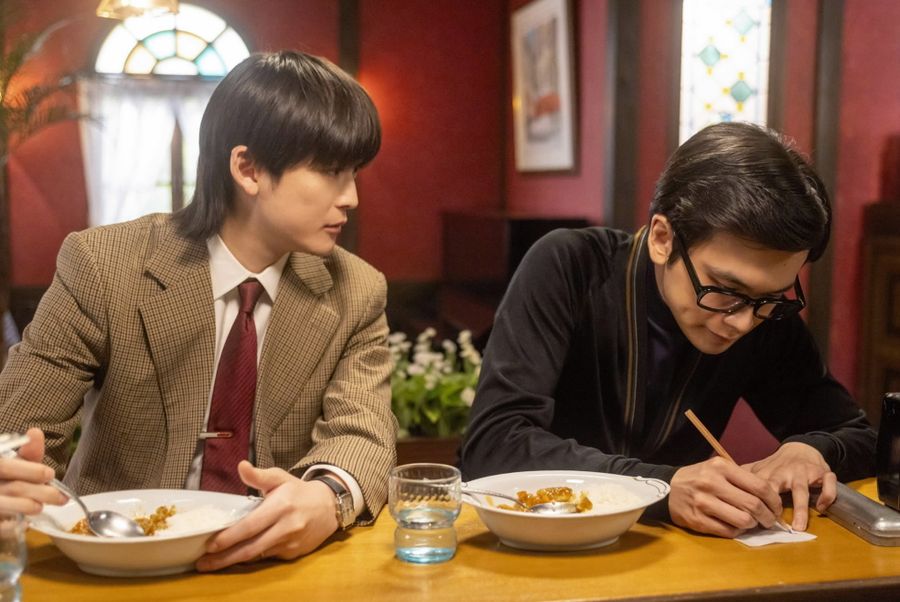 あんぱんの一場面。右から柳井嵩(北村匠海さん)と辛島健太郎(高橋文哉さん)